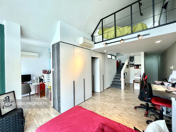 Kew Vale (D16), Terrace #309664941